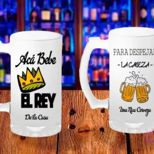 Diseño de plantilla para sublimar shopero del Día del Padre con frase 'Acá Bebe EL REY De la Casa' con corona y otro con 'PARA DESPEJAR LA CABEZA Una Rica Cerveza' con tarros.
