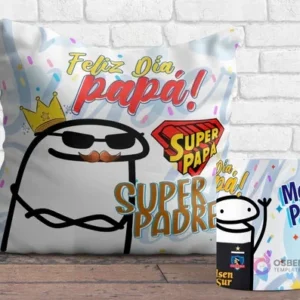 Cojín y taza sublimados con diseños Flork del Día del Padre. El cojín muestra un Flork con corona y gafas y el texto 'Feliz Día Papá! Súper Papá', mientras la taza tiene un Flork levantando la mano y el logo de Colo-Colo con 'Isen Sur'.