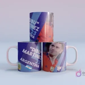 Plantilla sublimación taza Ángel Di María Argentina 11 Mundial Qatar 2022, con mockup de tres tazas apiladas con diseño en tonos azules y blancos