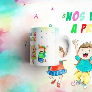 Taza de sublimación con diseño colorido 'NOS VAMOS A PRIMERO', números, letras y niños felices en un fondo acuarela.