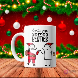 Taza de sublimación blanca con Flork y Santa Claus dándose la mano, texto 'Santa y yo SOMOS BESTIES' y fondo navideño rojo.