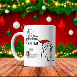 Taza de sublimación blanca con Flork llorando con gorro de Santa, junto a un plato de galletas mordidas y un letrero 'Para Santa', texto 'Me comí las galletas de SANTA' con fondo navideño.
