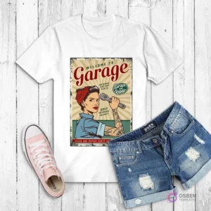 Polera blanca con diseño de cartel vintage 'Welcome to Garage' con una mujer mecánica estilo pin-up sosteniendo una llave inglesa