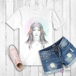 Polera blanca con ilustración de una mujer de cabello largo con plumas de colores, sobre un fondo de halo pastel