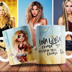 Taza de sublimación azul claro con diseño de Shakira en estilo caricatura y frase 'Una loba como yo no está pa' tipos como tú' con fondo de lobo