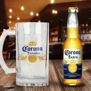 Vaso shopper de vidrio con diseño 'Corona Exclusiva para el Rey de la Casa' en azul y dorado, emulando la marca Corona, acompañada de una botella de Cerveza Corona Extra con burbujas.