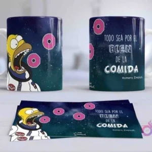 Dos tazas de sublimación con Homero Simpson astronauta y la frase 'Todo sea por el bien de la comida' en un fondo espacial, más la plantilla.