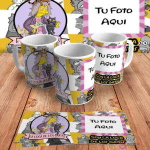 Plantilla personalizable para taza de sublimación de Los Simpsons, con espacio para añadir 'Tu Foto Aquí' junto al diseño de 'la loca de los gatos' y 'Soy la Loca de los Gatos', en mockups.