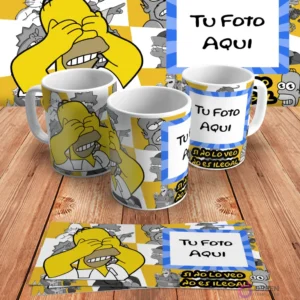 Plantilla personalizable para taza de sublimación de Los Simpsons, con espacio para añadir 'Tu Foto Aquí' junto al diseño de Homer Simpson y 'Si no lo veo no es ilegal', en mockups.