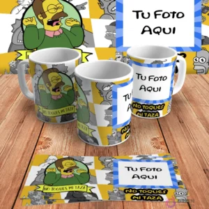 Plantilla personalizable para taza de sublimación de Los Simpsons, con espacio para añadir 'Tu Foto Aquí' junto al diseño de Ned Flanders y 'No toques mi taza', en mockups.