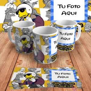 Plantilla personalizable para taza de sublimación de Los Simpsons, con espacio para añadir 'Tu Foto Aquí' junto al diseño de Bart con casco y 'Nada puede malir sal', en mockups.