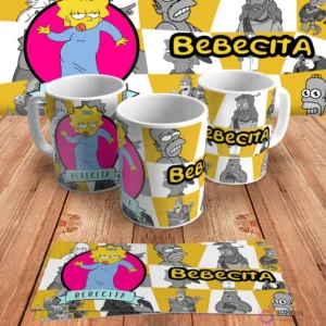 Diseño para taza de sublimación con Maggie Simpson como una 'Bebecita' con la frase 'Bebecita', en mockups de tazas y diseño plano sobre madera.