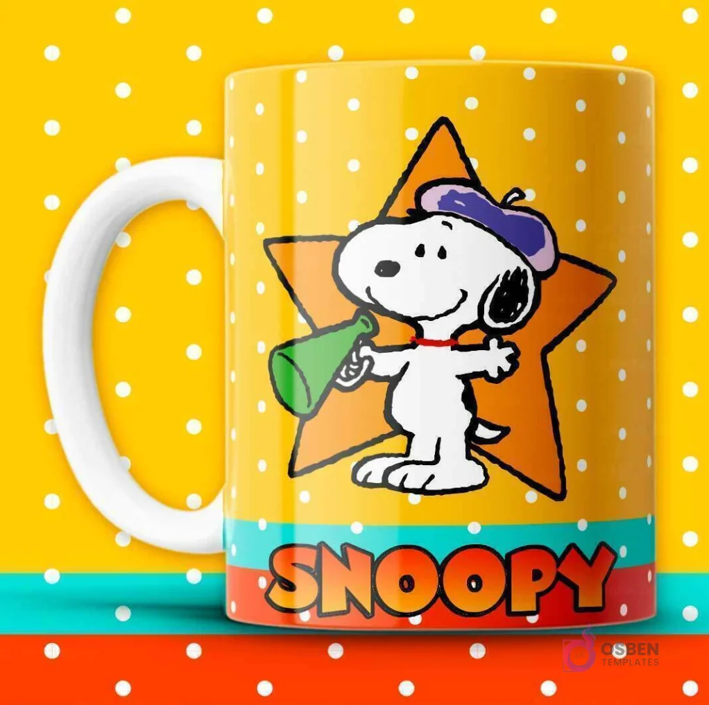 Taza sublimada amarilla con puntos blancos, Snoopy artista con boina y megáfono frente a una estrella naranja. Taza sublimada amarilla con puntos blancos, Snoopy artista con boina y megáfono frente a una estrella naranja.