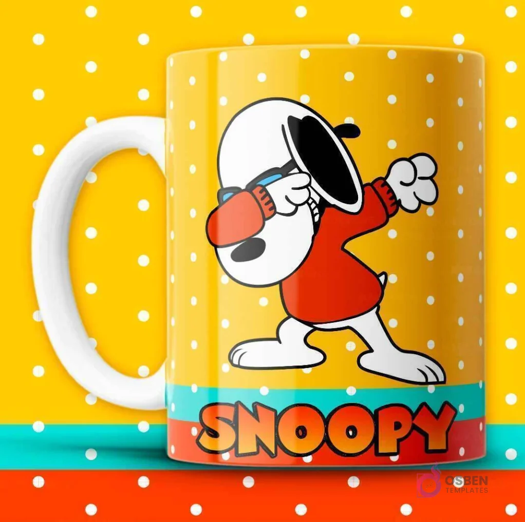 Taza sublimada amarilla con puntos blancos y Snoopy con gafas de sol, bailando o haciendo un dab, con logo "SNOOPY". Taza sublimada amarilla con puntos blancos y Snoopy con gafas de sol, bailando o haciendo un dab, con logo "SNOOPY".