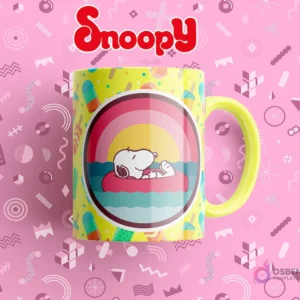 Taza sublimada amarilla con Snoopy flotando en un salvavidas en un círculo estilo atardecer veraniego.