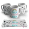 Tres tazas blancas con diseño de Snoopy y la frase 'Todo va a salir bien' bajo un arcoíris, junto a sus plantillas impresas.