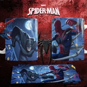 Mockup de taza sublimada con diseño de Spiderman clásico enfrentándose a Batman, estilo cómic vibrante.
