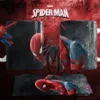 Mockup de taza sublimada con diseño de Spiderman clásico en acción, sobre fondo negro y rojo con el logo de Marvel Spiderman.