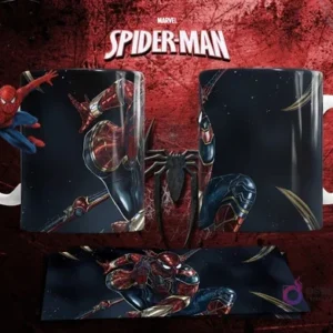 Mockup de taza sublimada con diseño del Iron Spider trepando, detalles dorados y fondo estrellado.