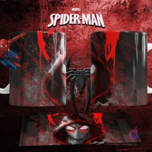 Mockup de taza sublimada con diseño oscuro y agresivo de Spiderman encapuchado, con salpicaduras de pintura roja.