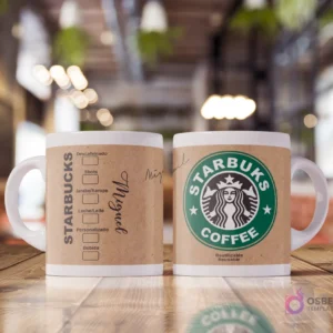 Taza blanca sublimada con diseño estilo Starbucks con fondo de papel kraft. Un lado muestra opciones de bebida y el nombre 'Miguel'. El otro lado tiene el logo clásico verde de Starbucks con sirena y texto 'Starbuks Coffee'.