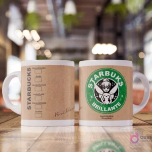 Taza blanca sublimada con diseño estilo Starbucks con fondo de papel kraft. Un lado muestra opciones de bebida. El otro lado tiene un logo verde de Starbucks con Tinkerbell y texto 'Starbuks Brillante'.