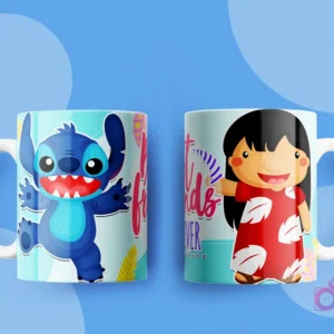 Diseño de taza con Stitch saltando alegremente y Lilo sonriendo, con el texto 