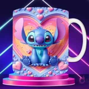 Taza sublimada con diseño 3D de Stitch sentado, fondo de corazón azul y rosa con detalles de corazones y flores en relieve.
