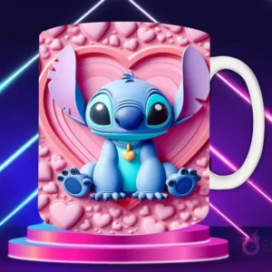 Taza sublimada con diseño 3D de Stitch sentado sonriendo, fondo de corazón rojo vibrante con flores y hojas en relieve.