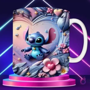Taza sublimada con diseño 3D de Stitch sentado sonriendo, fondo de corazón rojo con muchas flores y hojas en relieve.