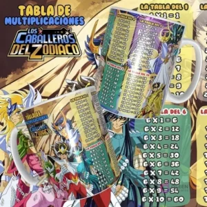 Diseño de sublimación para taza con tablas de multiplicar y personajes de Los Caballeros del Zodiaco, como Seiya de Pegaso y Shiryu de Dragón. Título 'Tabla de Multiplicaciones Los Caballeros del Zodiaco'.