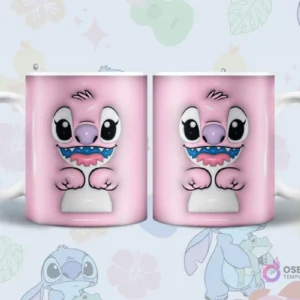 Par de tazas sublimadas con primer plano del rostro 3D inflado de Angel, sonriendo ampliamente y mostrando sus dientes, sobre fondo rosa claro con motivos de Lilo y Stitch.