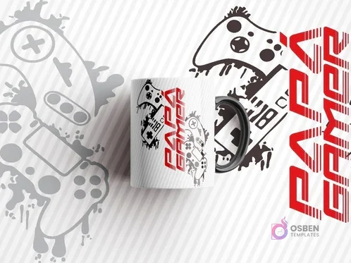 Mockup de taza blanca con asa negra y diseño 'PAPÁ GAMER' en negro y rojo con gráficos de mandos tipo grunge, sobre fondo rayado con imágenes de mandos desintegrados Mockup de taza blanca con asa negra y diseño 'PAPÁ GAMER' en negro y rojo con gráficos de mandos tipo grunge, sobre fondo rayado con imágenes de mandos desintegrados