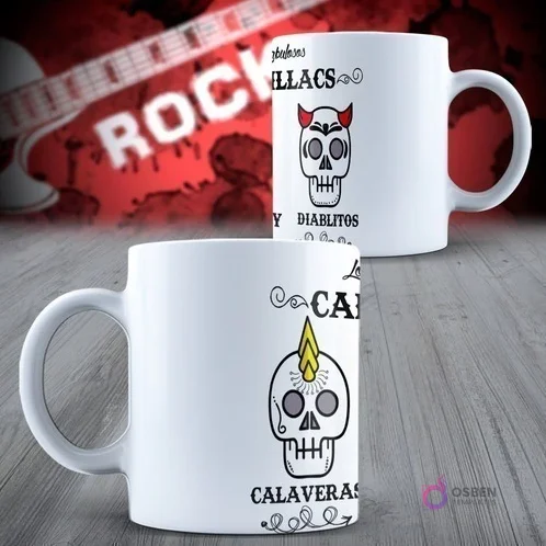 Taza blanca sublimada con diseños de calaveras estilo cartoon, una con cuernos de diablo y otra con un cuerno tipo unicornio tecnológico. Fondo rojo con guitarra eléctrica y la palabra ROCK. Taza blanca sublimada con diseños de calaveras estilo cartoon, una con cuernos de diablo y otra con un cuerno tipo unicornio tecnológico. Fondo rojo con guitarra eléctrica y la palabra ROCK.