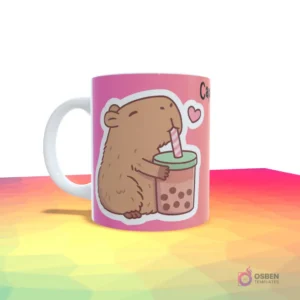Taza rosa con un capibara tierno bebiendo bubble tea con un pequeño corazón al lado.