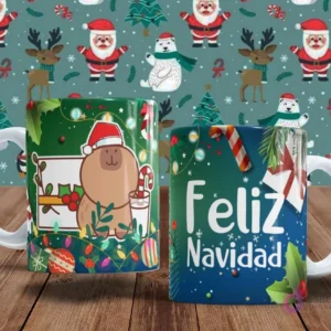 Dos tazas con diseños alegres para Navidad. Una taza verde presenta un capibara con gorro de Papá Noel junto a una taza de bebida y luces. La otra taza tiene 'Feliz Navidad' con bastones de caramelo y regalos.