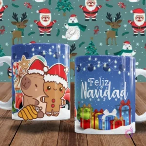 Par de tazas con capibaras y amigos navideños. Una taza muestra un capibara abrazando a un hombre de jengibre. La otra taza tiene 'Feliz Navidad' con regalos y un árbol en un fondo azul oscuro con luces.
