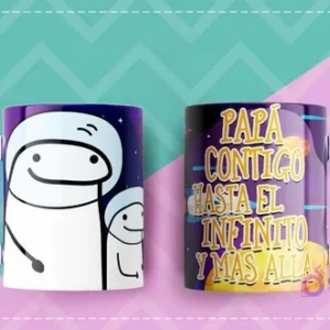 Taza sublimada con Flork y un Flork pequeño en un entorno espacial y la frase 'Papá contigo hasta el infinito y más allá' en tonos púrpura y azul.