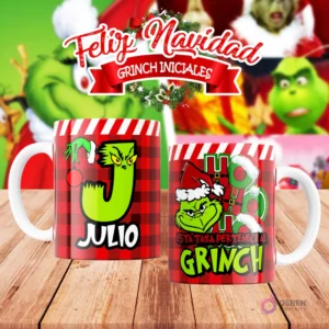 Taza de sublimación del Grinch temática de Navidad con la inicial 'J' y el nombre de ejemplo 'JULIO', sobre fondo a cuadros rojo y blanco, junto a otra taza del Grinch con diseño navideño 'Esta Taza Pertenece al Grinch'. El fondo general muestra personajes del Grinch en Navidad.