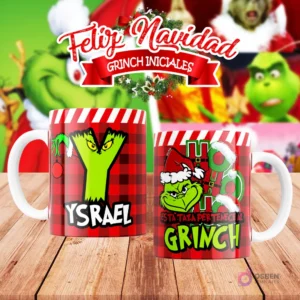 Taza de sublimación del Grinch temática de Navidad con la inicial 'Y' y el nombre de ejemplo 'YSRAEL', sobre fondo a cuadros rojo y blanco, junto a otra taza del Grinch con diseño navideño 'Esta Taza Pertenece al Grinch'. El fondo general muestra personajes del Grinch en Navidad.