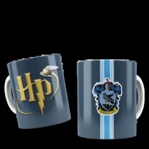 Taza de sublimación azul oscuro con logo dorado de HP y Snitch, y escudo de Ravenclaw.