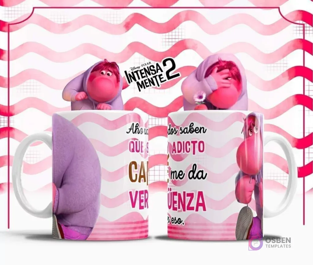 Plantilla sublimación taza Vergüenza Intensamente 2, personaje rosa tímido y encorvado con sudadera, fondo de ondas rosas, frase 'Ahora todos saben QUE soy adicto al CAFÉ me da VERGÜENZA eso'. Plantilla sublimación taza Vergüenza Intensamente 2, personaje rosa tímido y encorvado con sudadera, fondo de ondas rosas, frase 'Ahora todos saben QUE soy adicto al CAFÉ me da VERGÜENZA eso'.