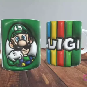 Taza sublimada verde con efecto 3D del rostro de Luigi con su gorra en un lado, y el nombre "LUIGI" sobre franjas de colores en el otro.