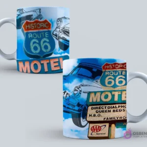 Taza con diseño de la mítica Ruta 66, señal de motel retro y un coche clásico americano bajo un cielo azul.