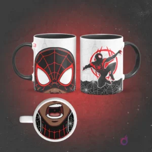 Taza de sublimación de Miles Morales Spider-Man con borde negro, diseño frontal de su máscara y posterior saltando, con una boca abierta en la base.