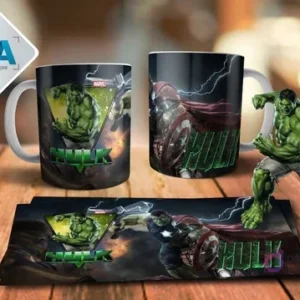 Maqueta de taza sublimada con diseño de Hulk en realidad aumentada, mostrando ambos lados de la taza, la plantilla para sublimación y una figura del superhéroe verde en pose de acción.