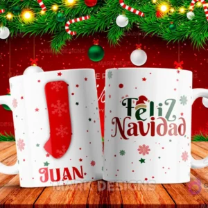 Taza sublimada con la letra J mayúscula en rojo y blanco con diseño de bota navideña, junto al nombre 'JUAN' y al reverso 'Feliz Navidad' con estrellas y copos de nieve.