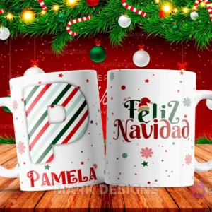 Taza sublimada con la letra P mayúscula en rayas rojas, verdes y blancas, junto al nombre 'PAMELA' y al reverso 'Feliz Navidad' con estrellas y copos de nieve.