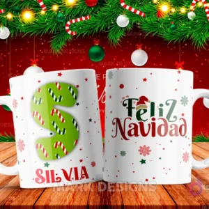 Taza sublimada con la letra S mayúscula en verde con patrones de bastones de caramelo, junto al nombre 'SILVIA' y al reverso 'Feliz Navidad' con estrellas y copos de nieve.