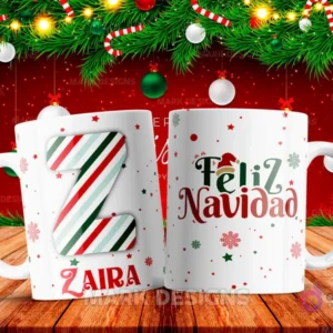 Taza sublimada con la letra Z mayúscula en rayas rojas, verdes y blancas, junto al nombre 'ZAIRA' y al reverso 'Feliz Navidad' con estrellas y copos de nieve.